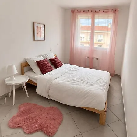 Апартаменты La Maison Du Voyageur - Centre - Climatise - Familial Ним
