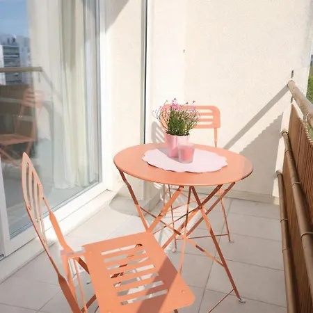 Apartment La Maison Du Voyageur - Au Pied De La Gare De Nimes