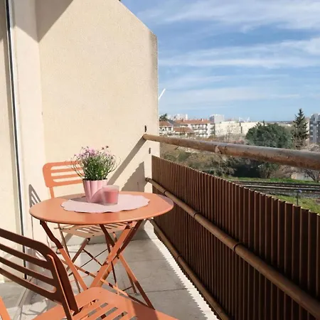 La Maison Du Voyageur - Au Pied De La Gare De