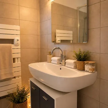Апартаменты La Maison Du Voyageur - Centre - Climatise - Familial Ним