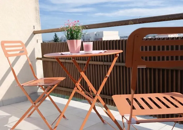 Apartment La Maison Du Voyageur - Au Pied De La Gare De *