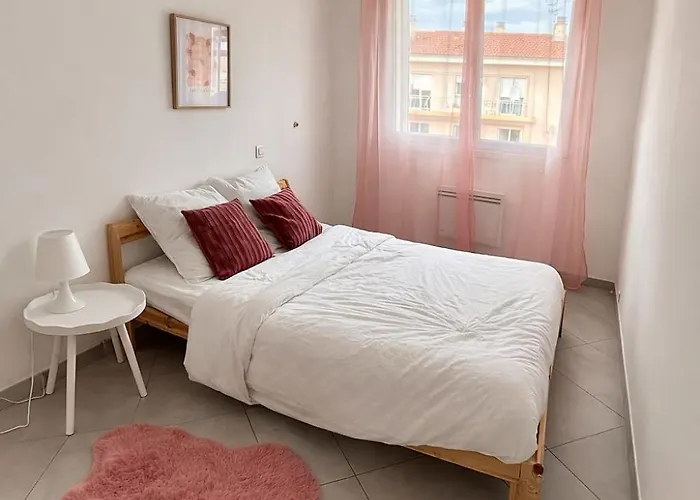 Apartment La Maison Du Voyageur - Au Pied De La Gare De Nimes