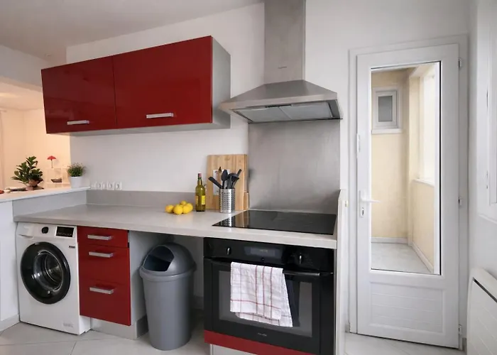 La Maison Du Voyageur - Au Pied De La Gare De Nimes