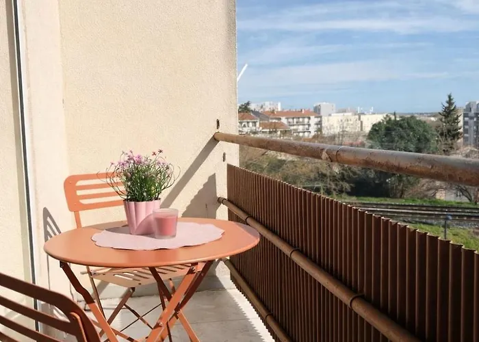 La Maison Du Voyageur - Au Pied De La Gare De